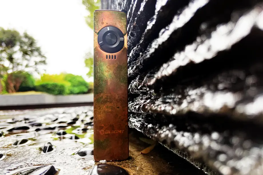 구리 소재의 플래시 라이트에 어떻게 하면 파티나(녹)가 생길까요?