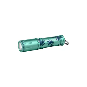 Olight 민트색 I3E EOS 야자수 패턴 렌턴 정면 클로즈업, 비상용 휴대용 LED 미니 손전등