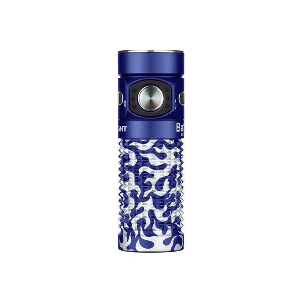 Olight Baton 4 한정판 블루색상 손전등 전면, 독특한 파란색과 흰색 패턴의 미끄럼 방지 그립, 강력한 조명 기능