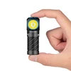 Olight 블랙 Perun 3 Mini 손에 들고 있는 모습, 컴팩트한 사이즈와 휴대성을 강조하는 헤드램프