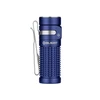 Olight 블루 Baton 4 손전등 측면, 질감 있는 그립과 포켓 클립으로 휴대용 조명에 적합함