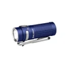 Olight 파란색 Baton 4 손전등 측면, 질감 있는 그립과 포켓 클립으로 휴대용 조명 기능을 제공